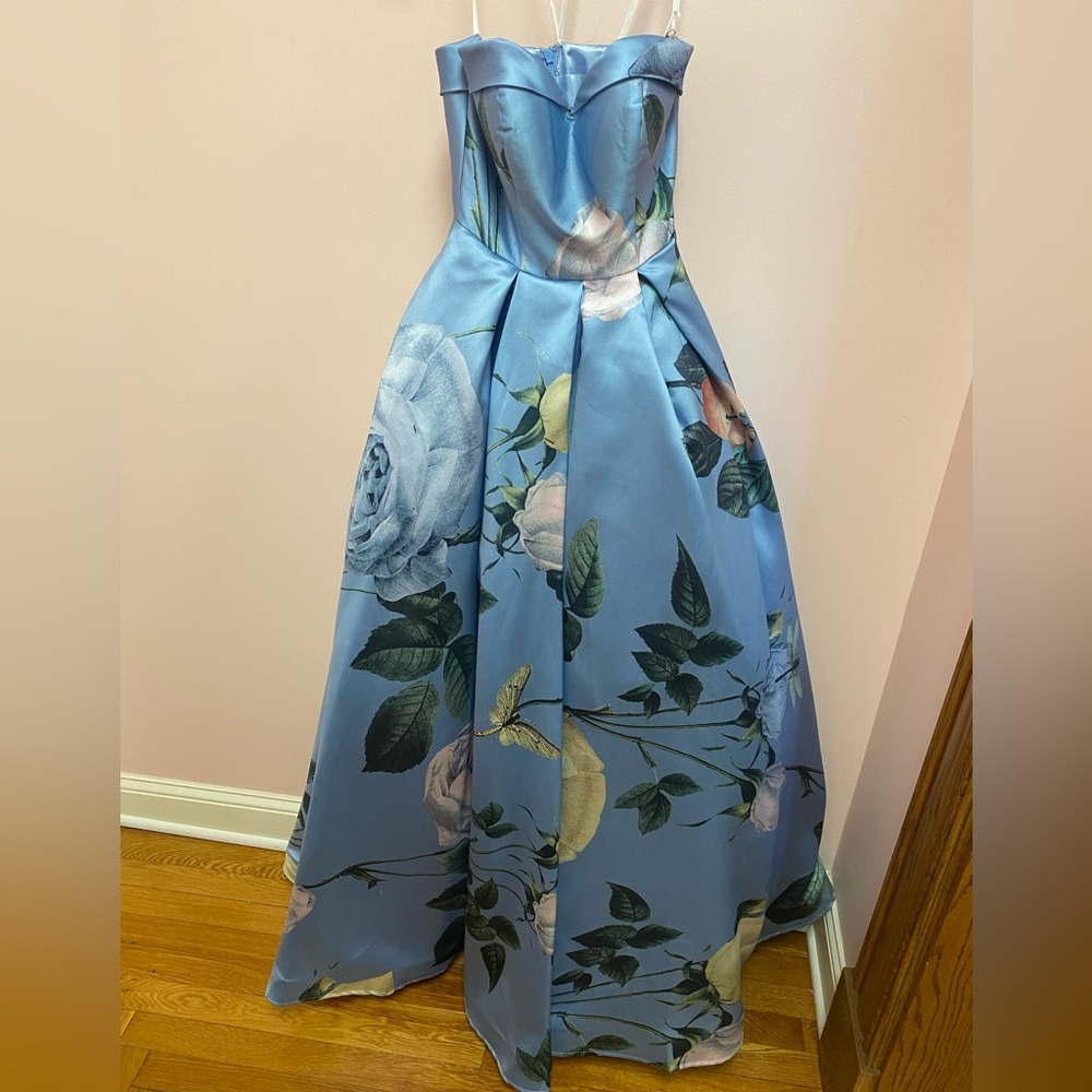 Mac Duggal prom dress